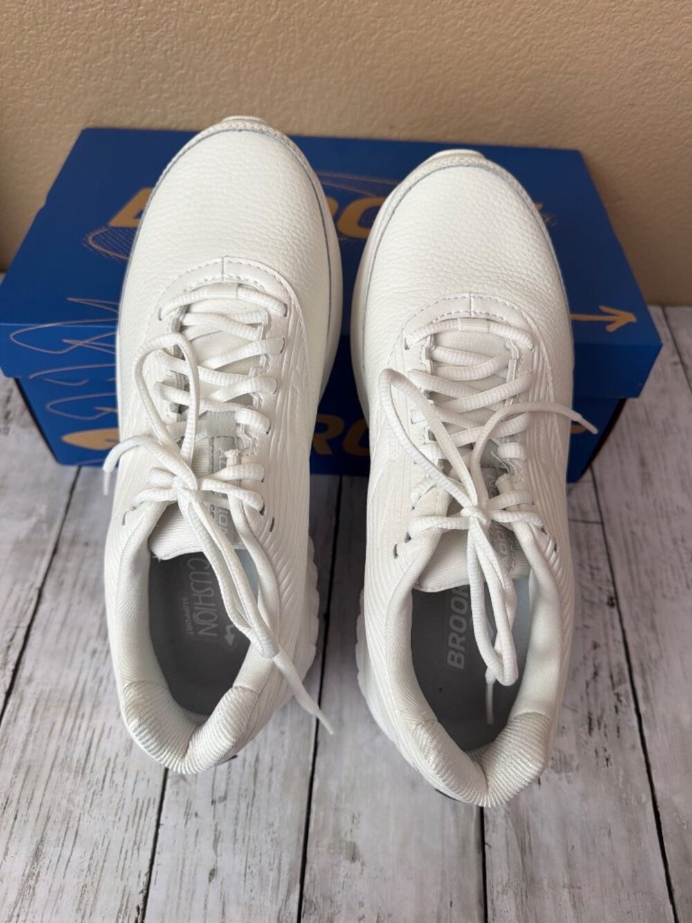 Brooks Addiction Walker 2 Women's White Leather Walking Shoes Sz 10.5 USED w/Box - Picture 2 of 13